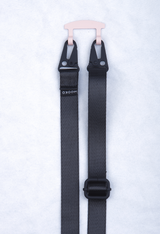Lanière modulable All Black + embout rose